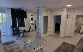 Studio Lux Maya